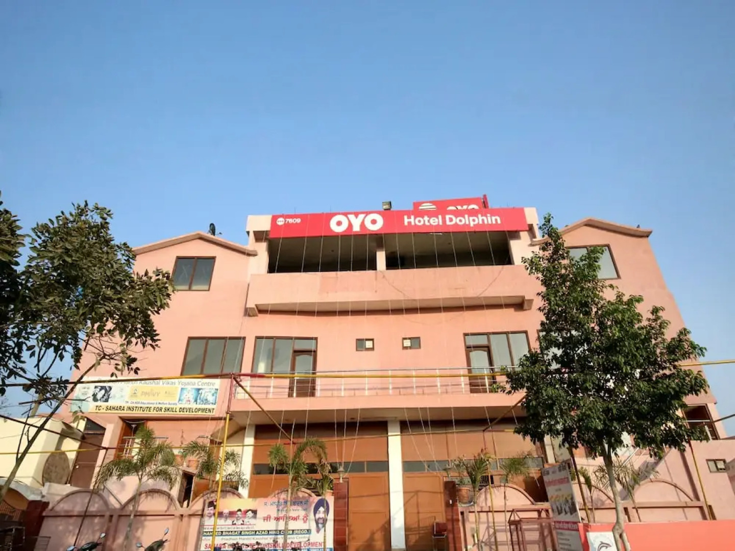 OYO 7609 Hotel Dolphin