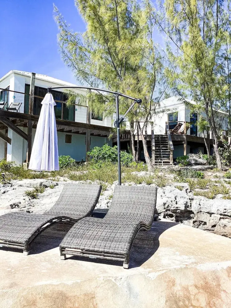 Seaside Serenity: Elegant Beachfront Escape