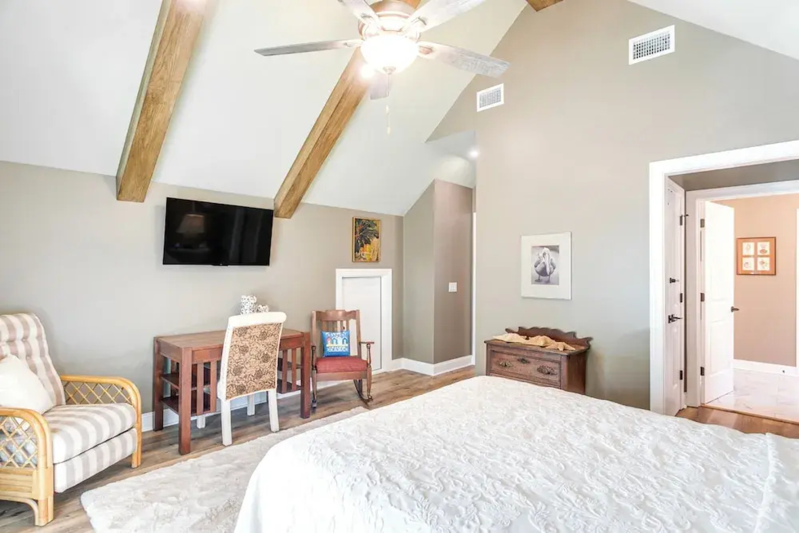 Walk to Public Beach: Hideaway in St Simons Island