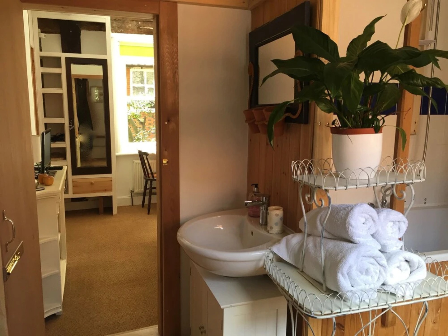 Rooms at no Three, Chameleon House