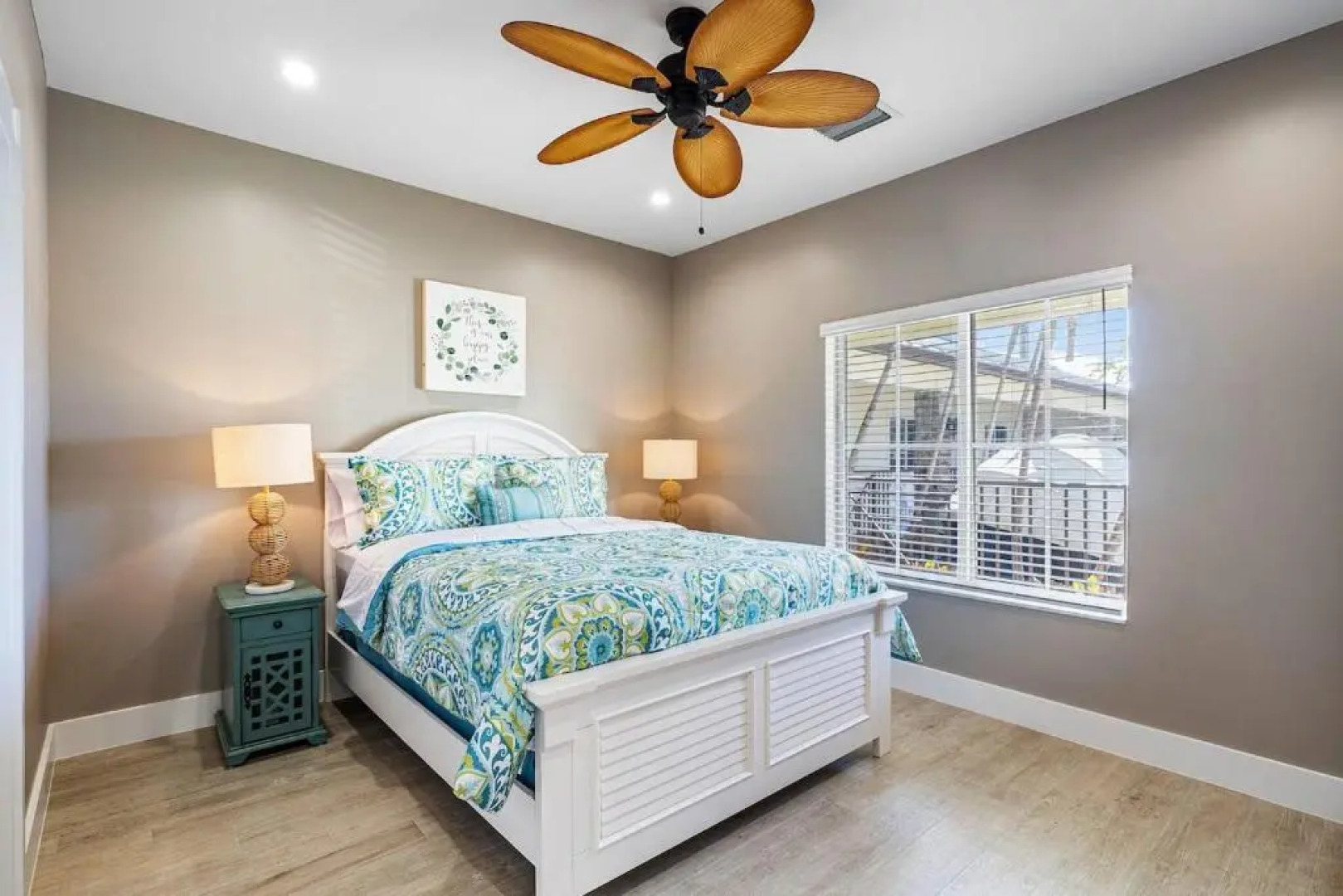 Bermuda Bungalows (Tropical Island Getaway)