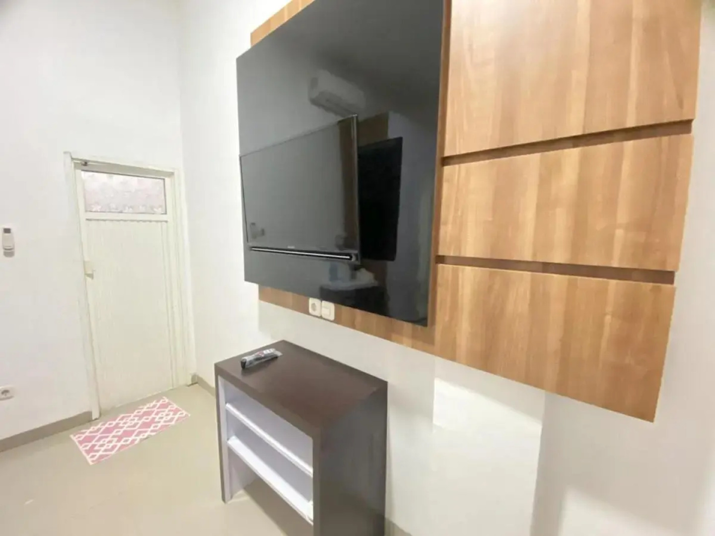 MJ Guest House Pusat Kota Malili Mitra RedDoorz