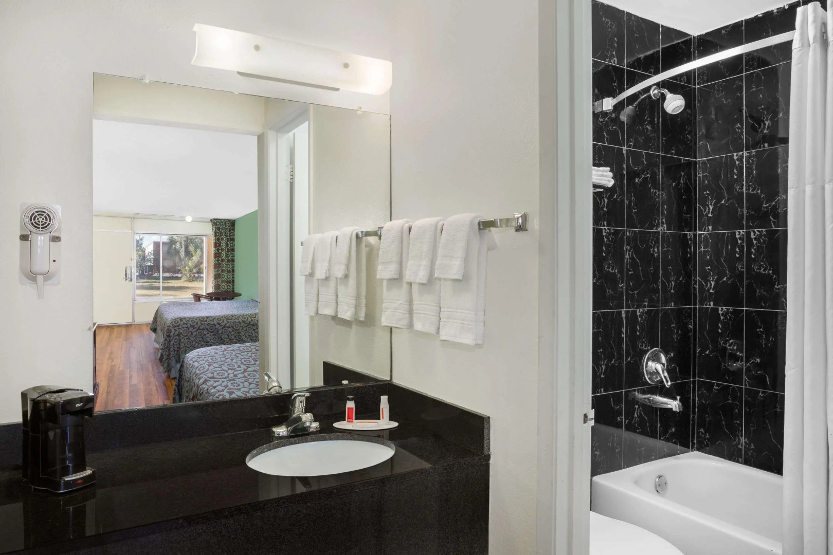 Travelodge by Wyndham Fort Myers North