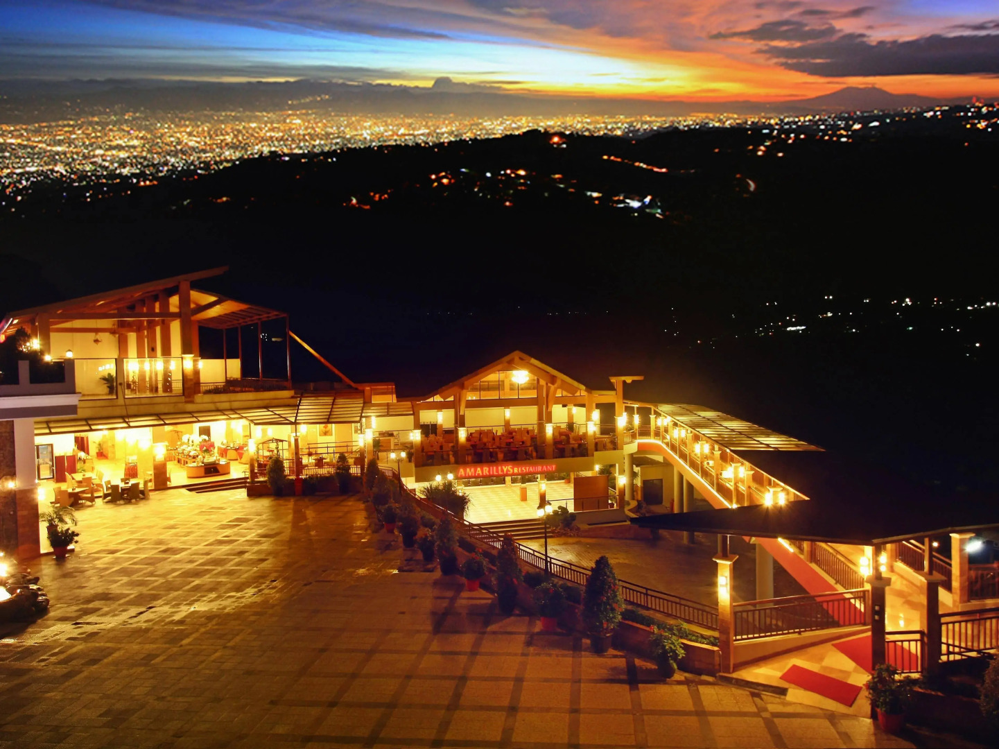 Grand Ussu Hotel & Convention