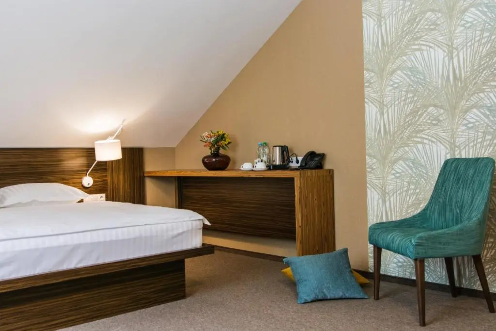 Отель «Кривое озеро»