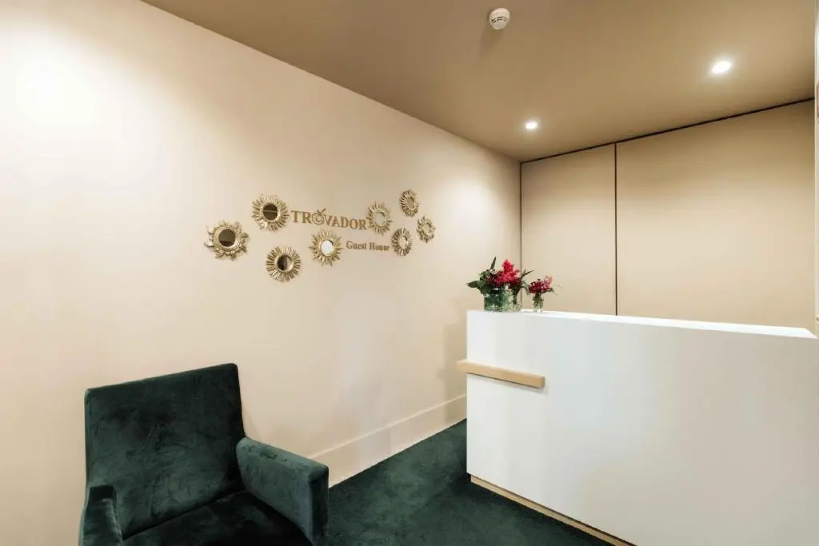 Trovador City Guest House