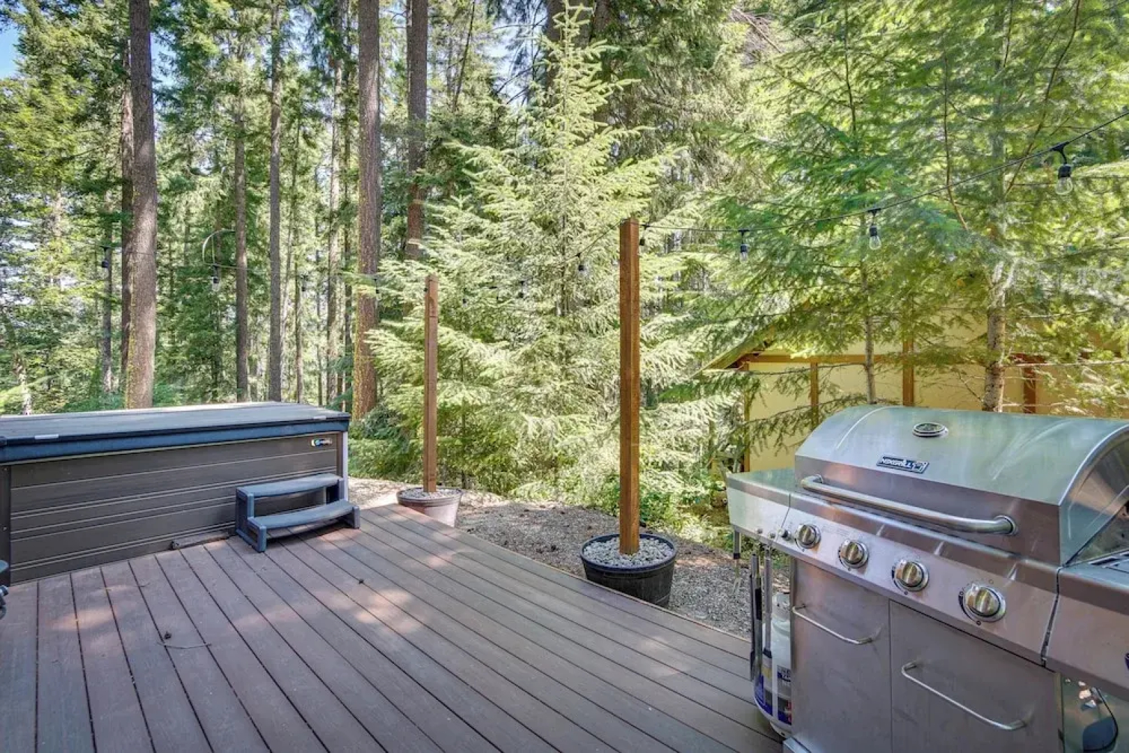Unwind in Cle Elum: Hot Tub & Cozy Fireplace!