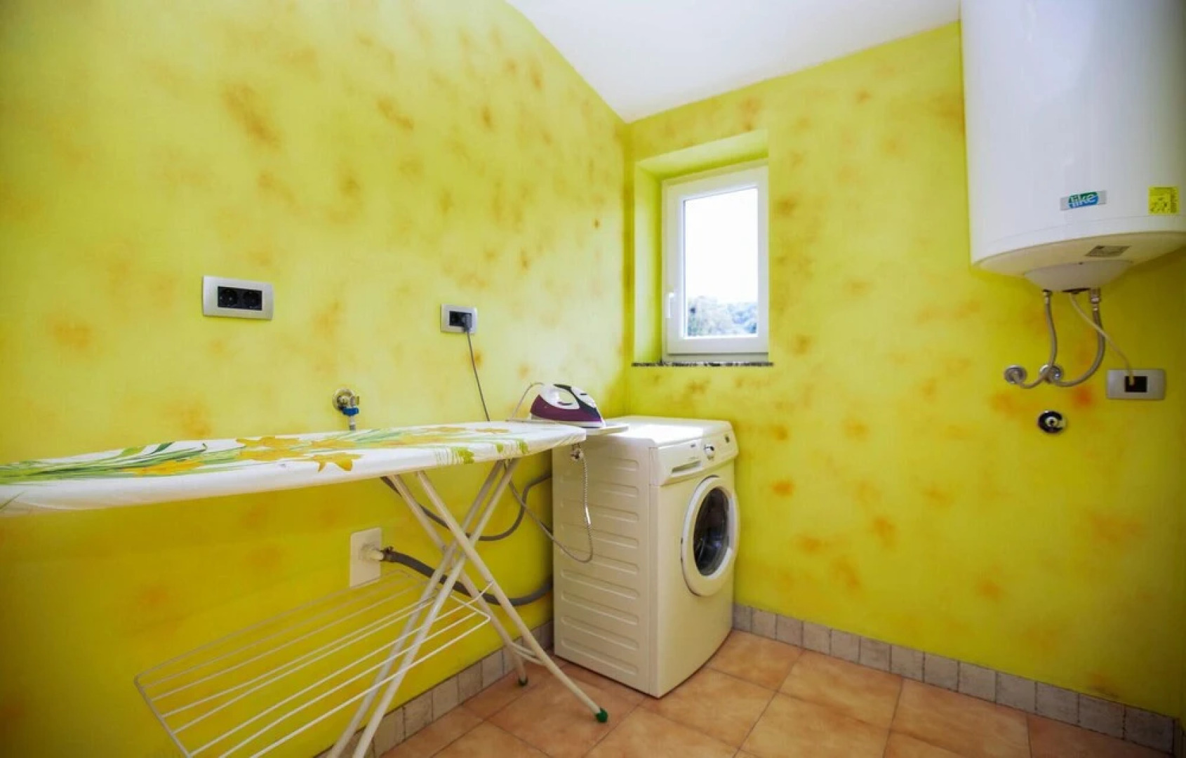 Stunning Home in Izola with Outdoor Swimming Pool, Hot Tub & 5 Bedrooms