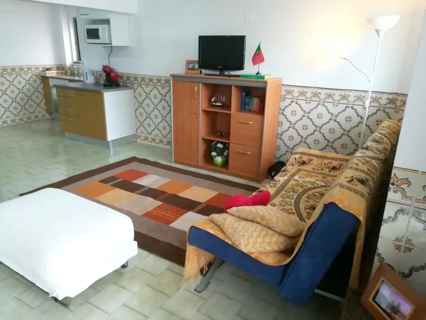 House With one Bedroom in Corroios, With Enclosed Garden and Wifi - 6 km From the Beach