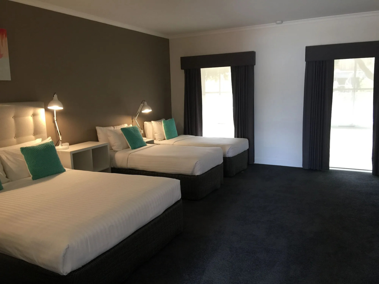 Caledonian Hotel Motel