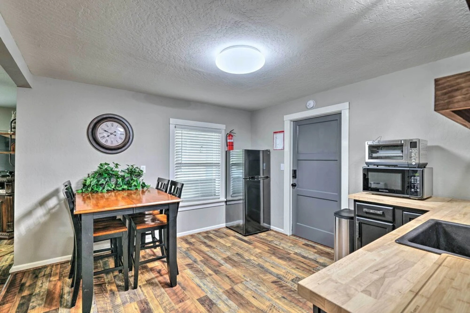 Peaceful Sonora Home w/ Grill: Walk to Downtown!