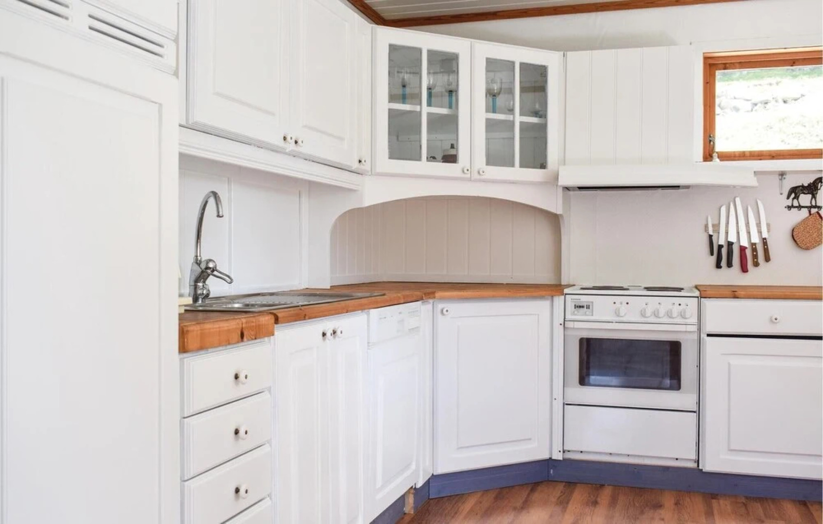 Nice Home in Steinstø With 4 Bedrooms and Wifi