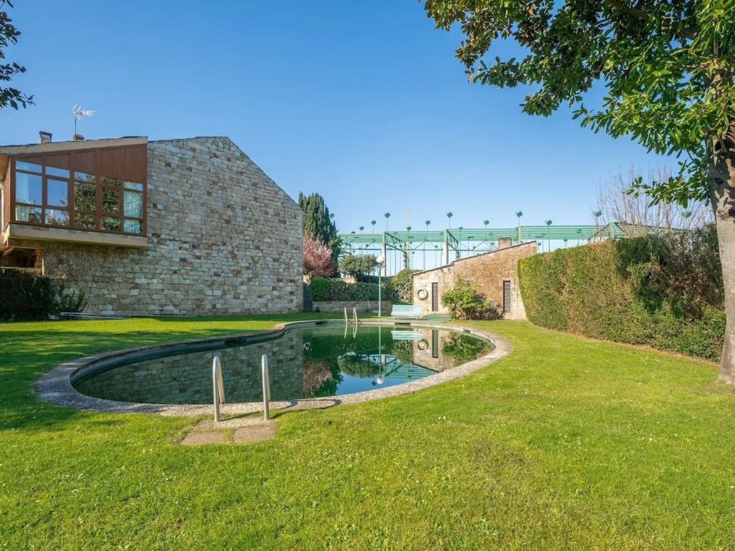 Classy Holiday Home With Swimming Pool, Garden, Bbq, Parking