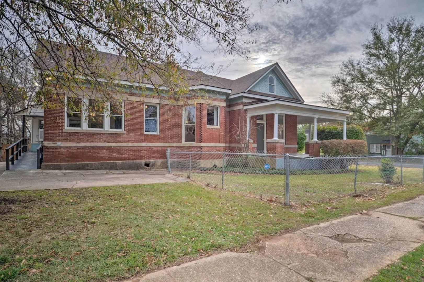 Pet-friendly Shreveport Home ~ 1 Mile to Downtown!