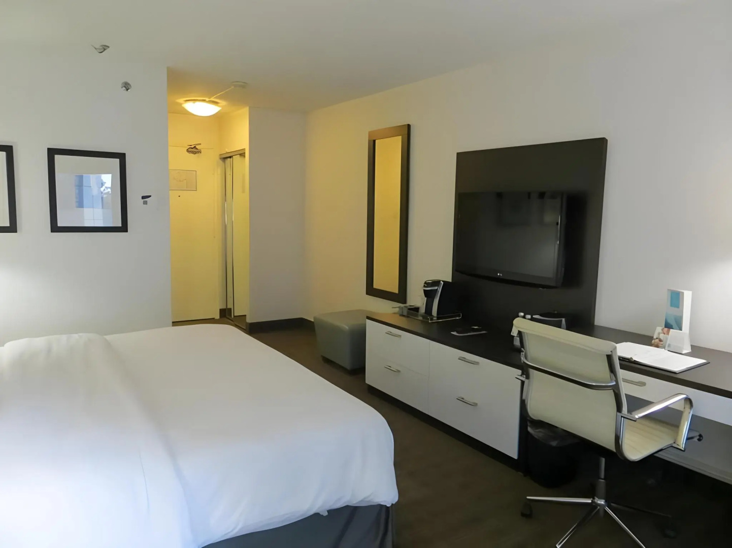 Toronto Don Valley Hotel and Suites
