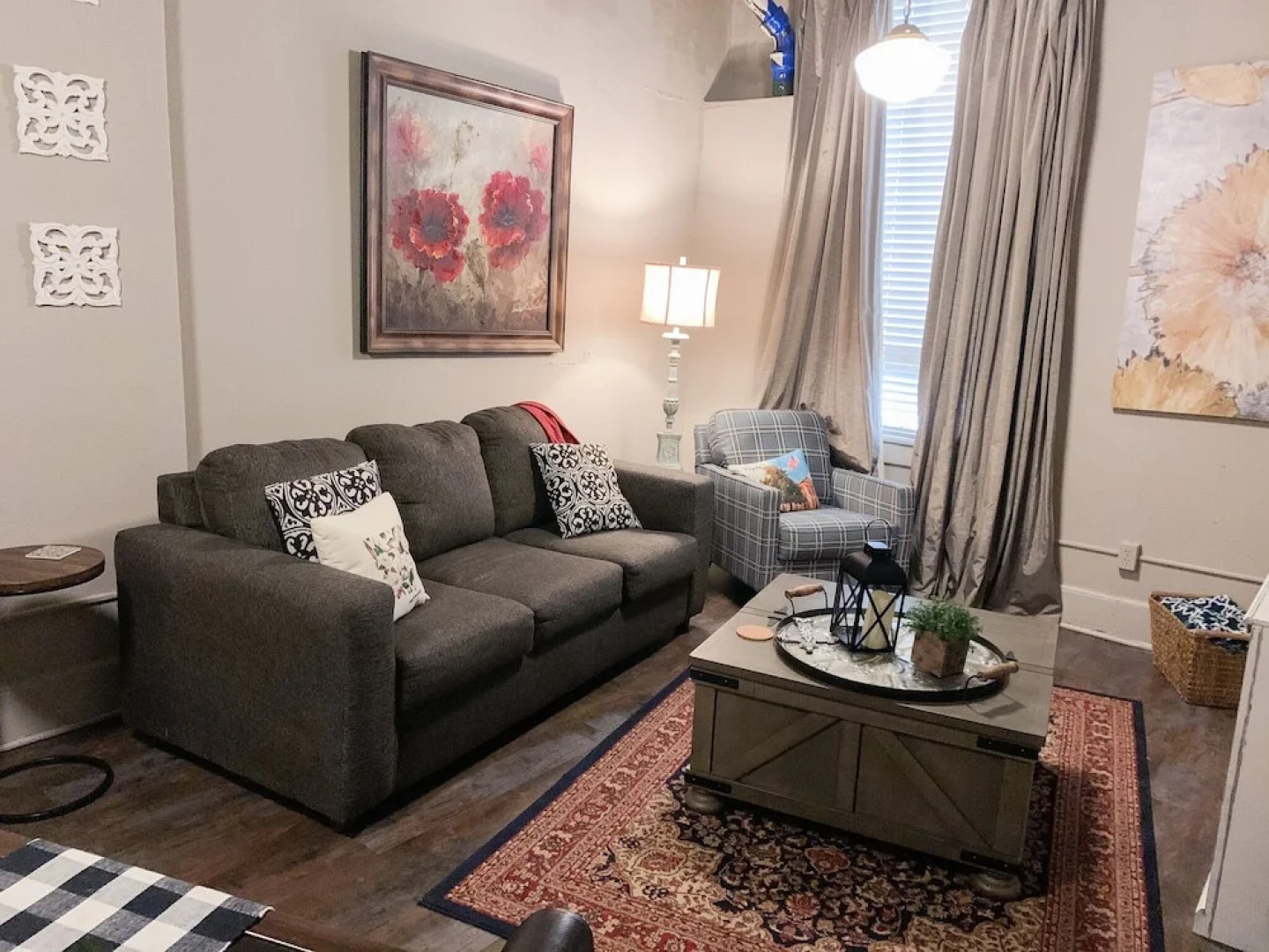 The Loft on the Square Guest Suites