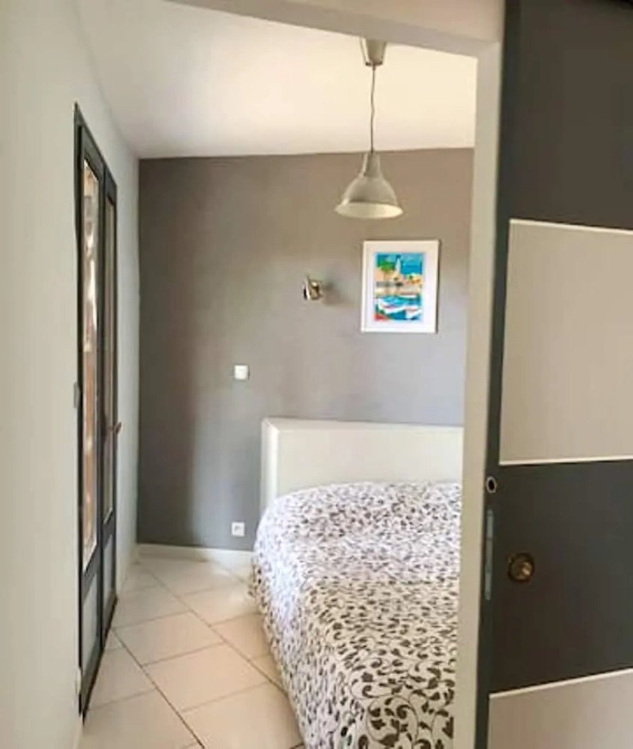 Apartment With one Bedroom in Sanary-sur-mer, With Enclosed Garden and Wifi