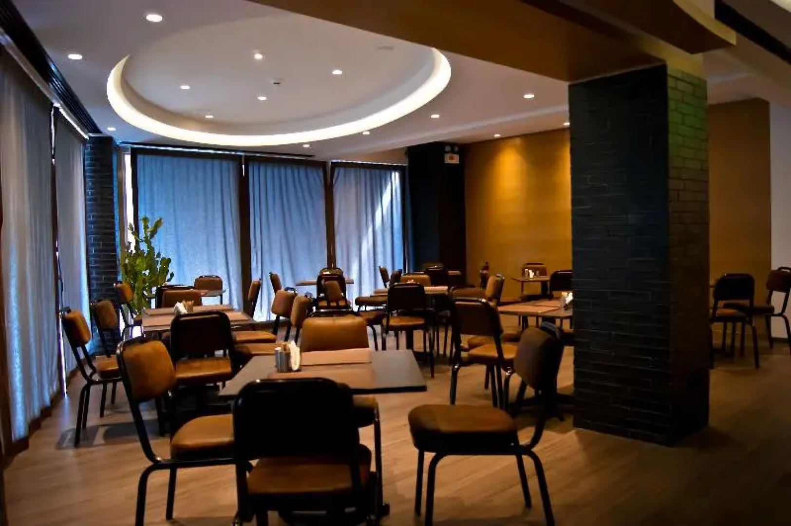 Adonis City Hotel
