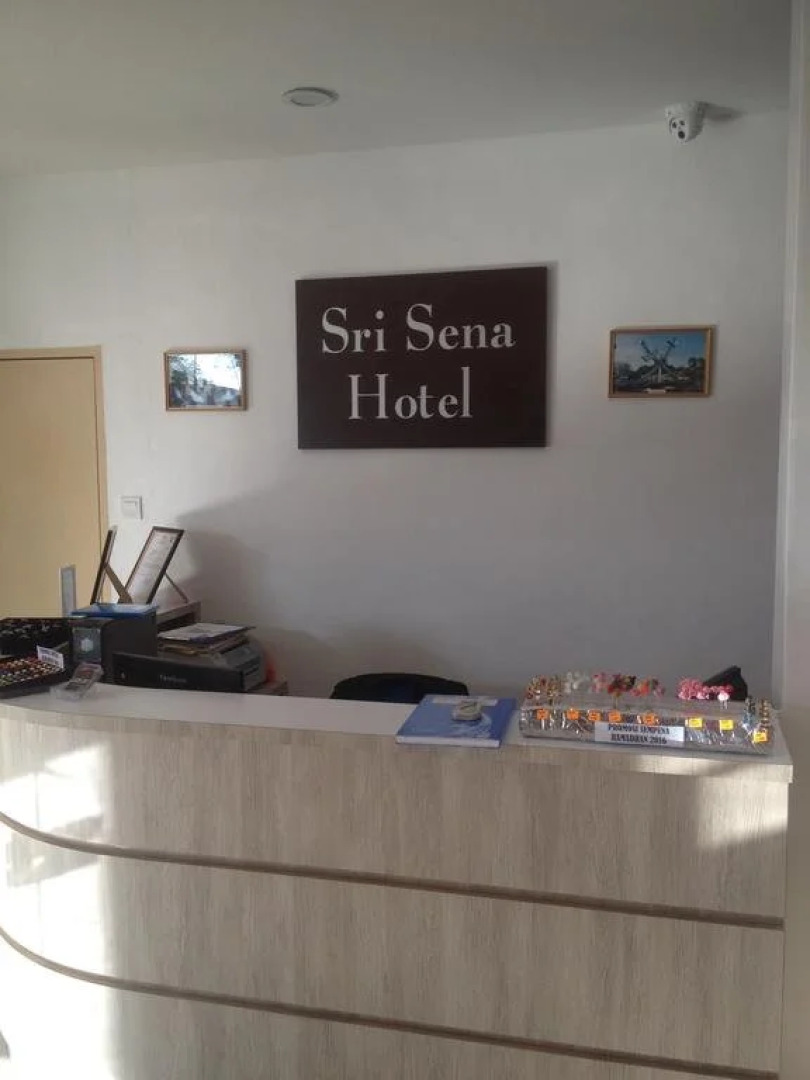 OYO 89831 Sri Sena Hotel