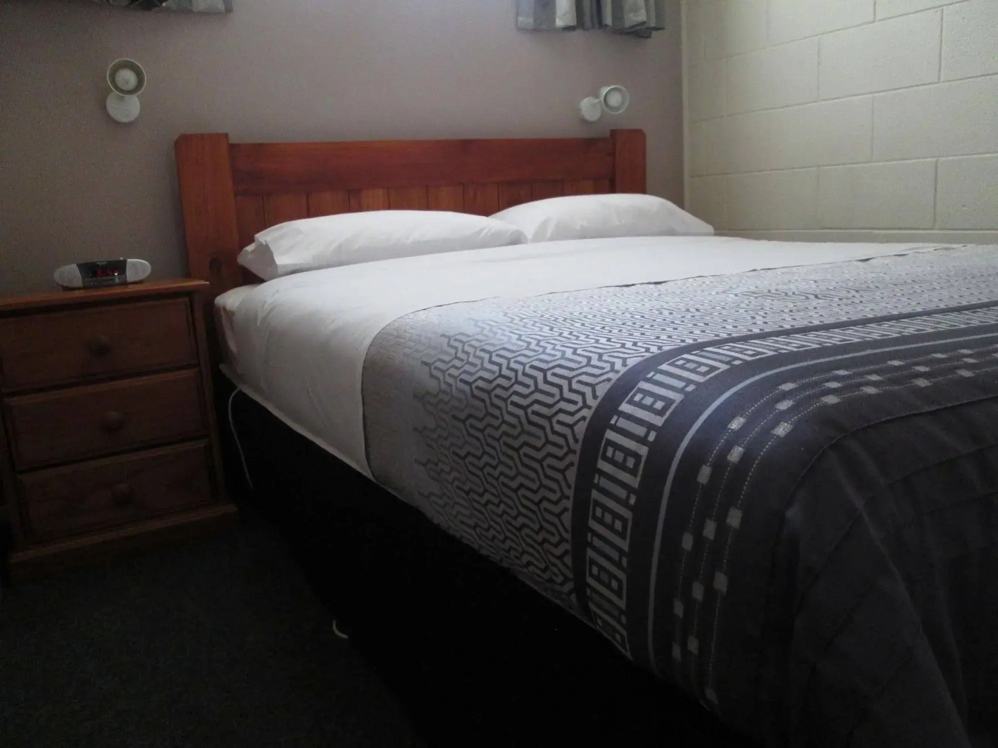 Colonial Motel