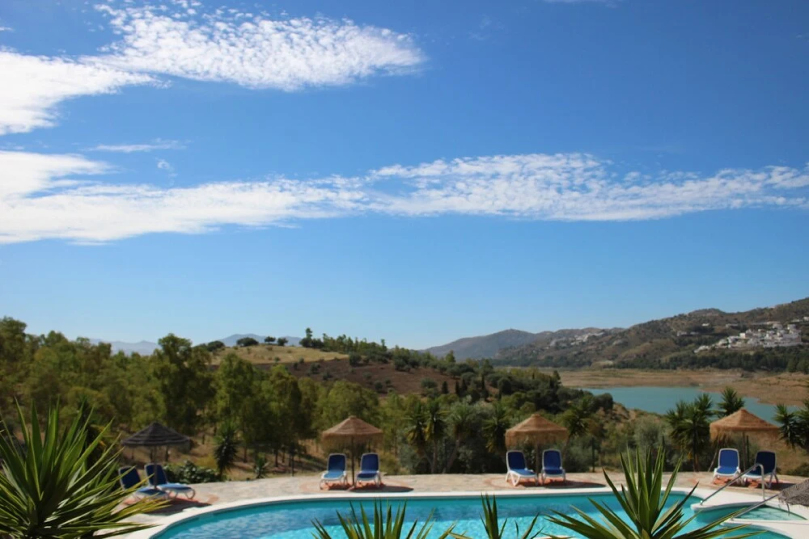 Serene Retreat in Lake Vinuela With Breathtaking Views