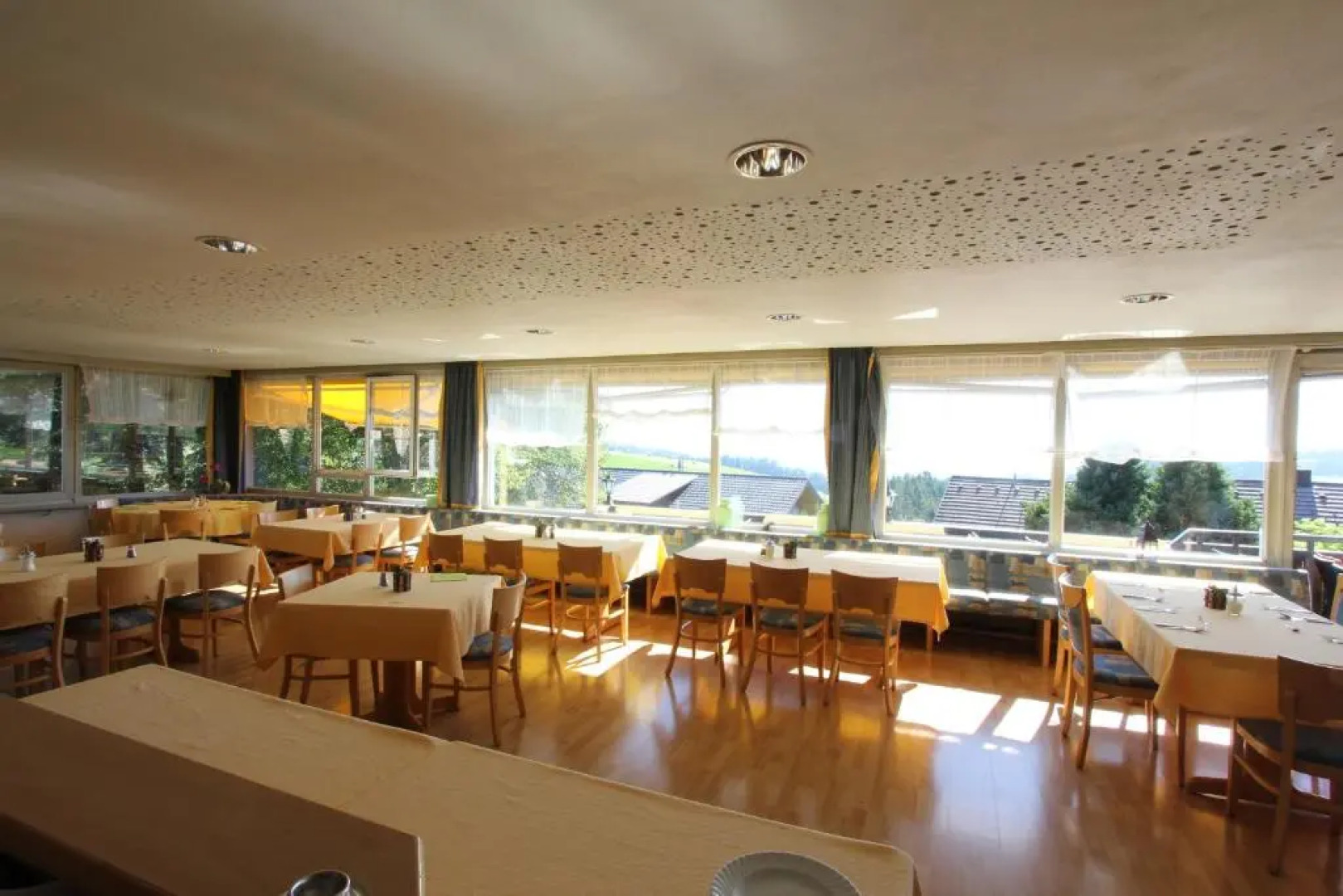 Hotel Löwen  by Mastiff