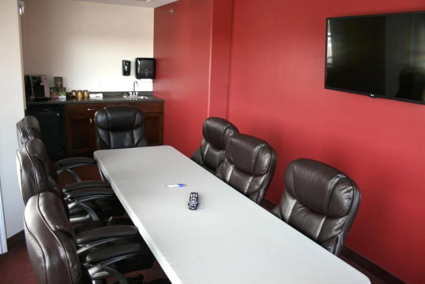 Lanes Riverhouse Inn & Cottages