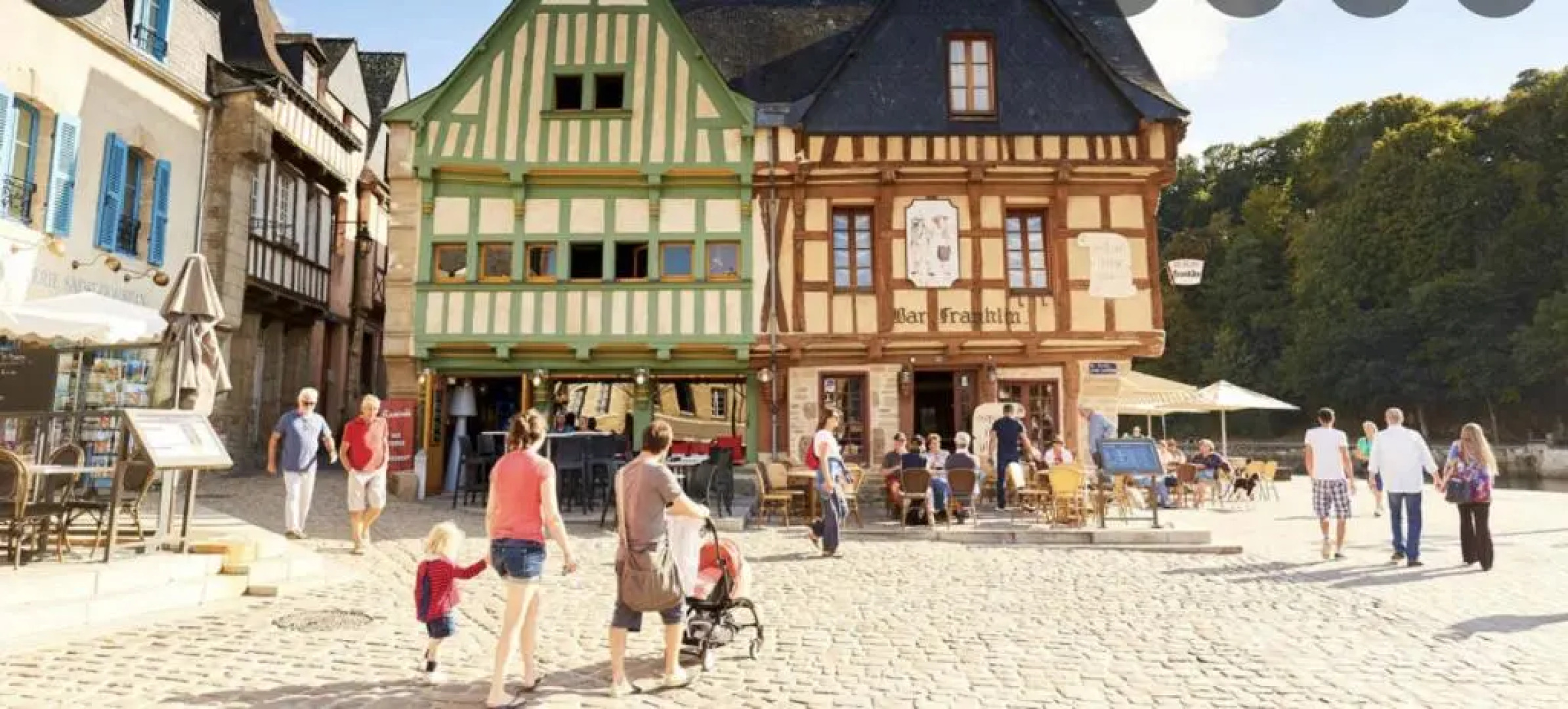 IDÉAL- En plein milieu du PORT de ST GOUSTAN à AURAY- Grand T2 - 50M2 -Belle Terrasse