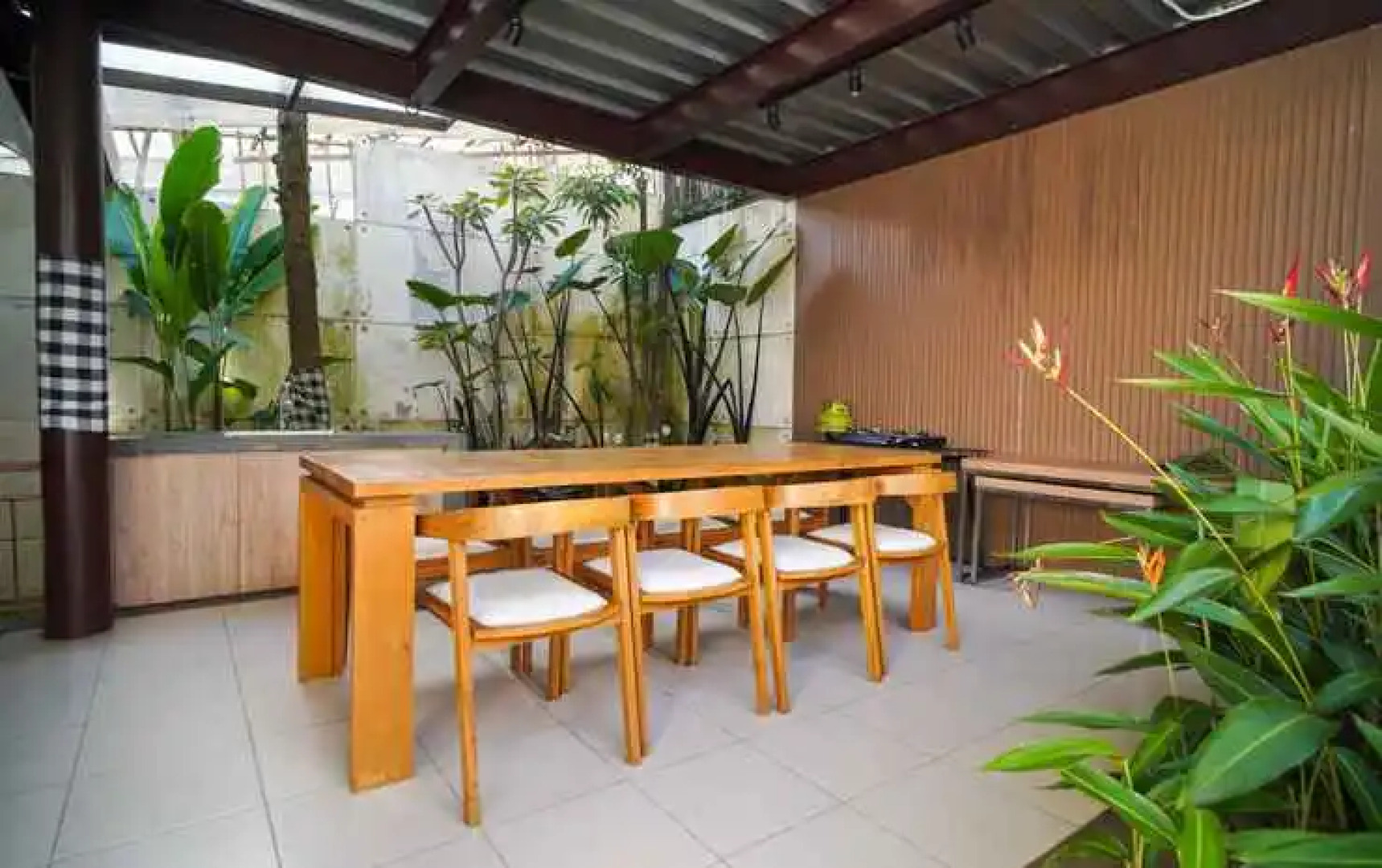 Omah Angkul-Angkul Villa