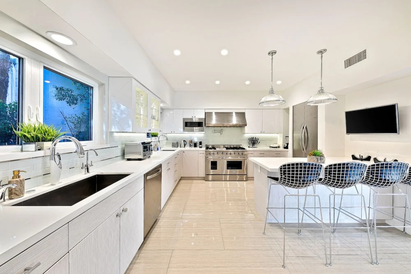 Beverly Hills Luxury Modern Palace