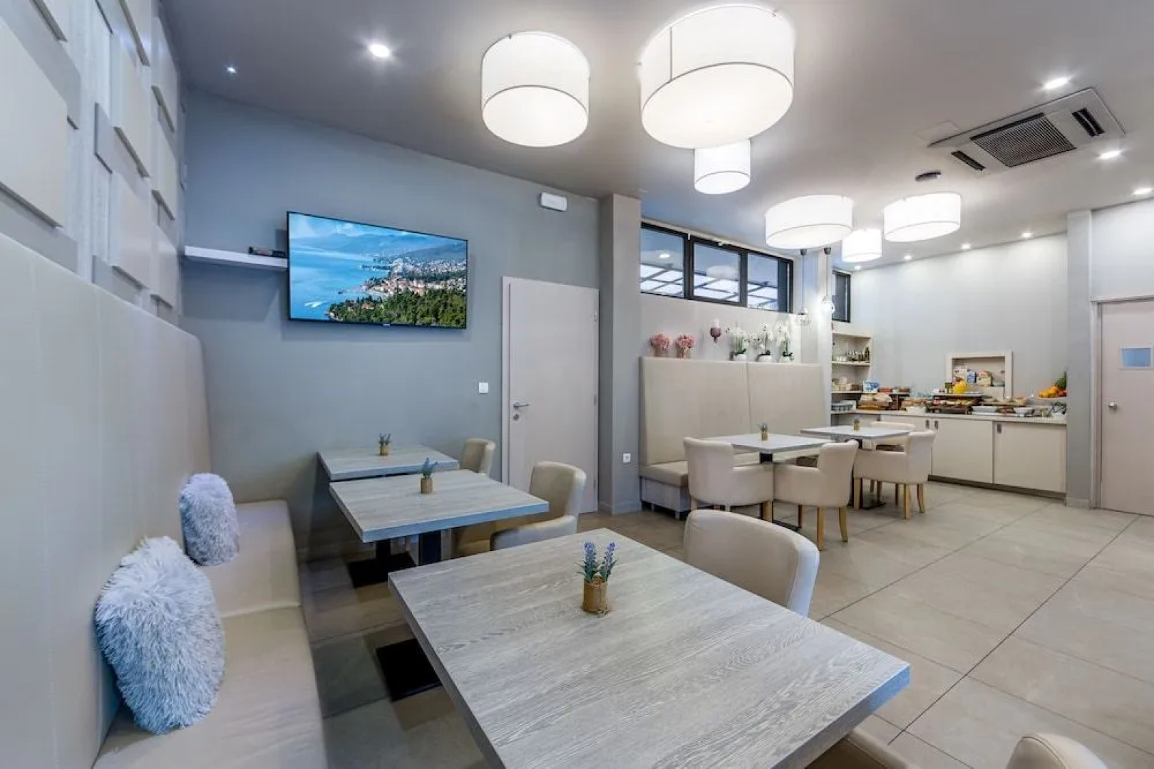 Preelook Apartments and Rooms