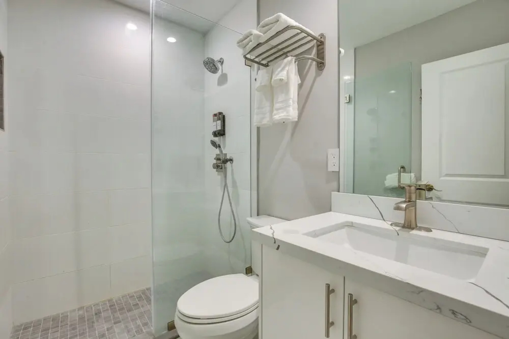 Chic North Miami House ~ 7 Mi to Hard Rock Stadium