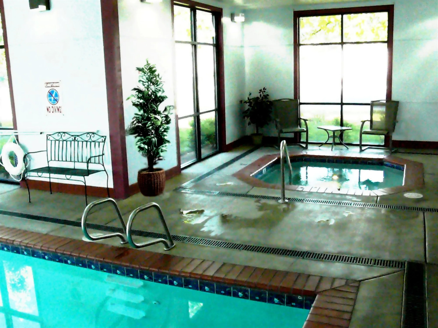 Rogue Regency Inn and Suites