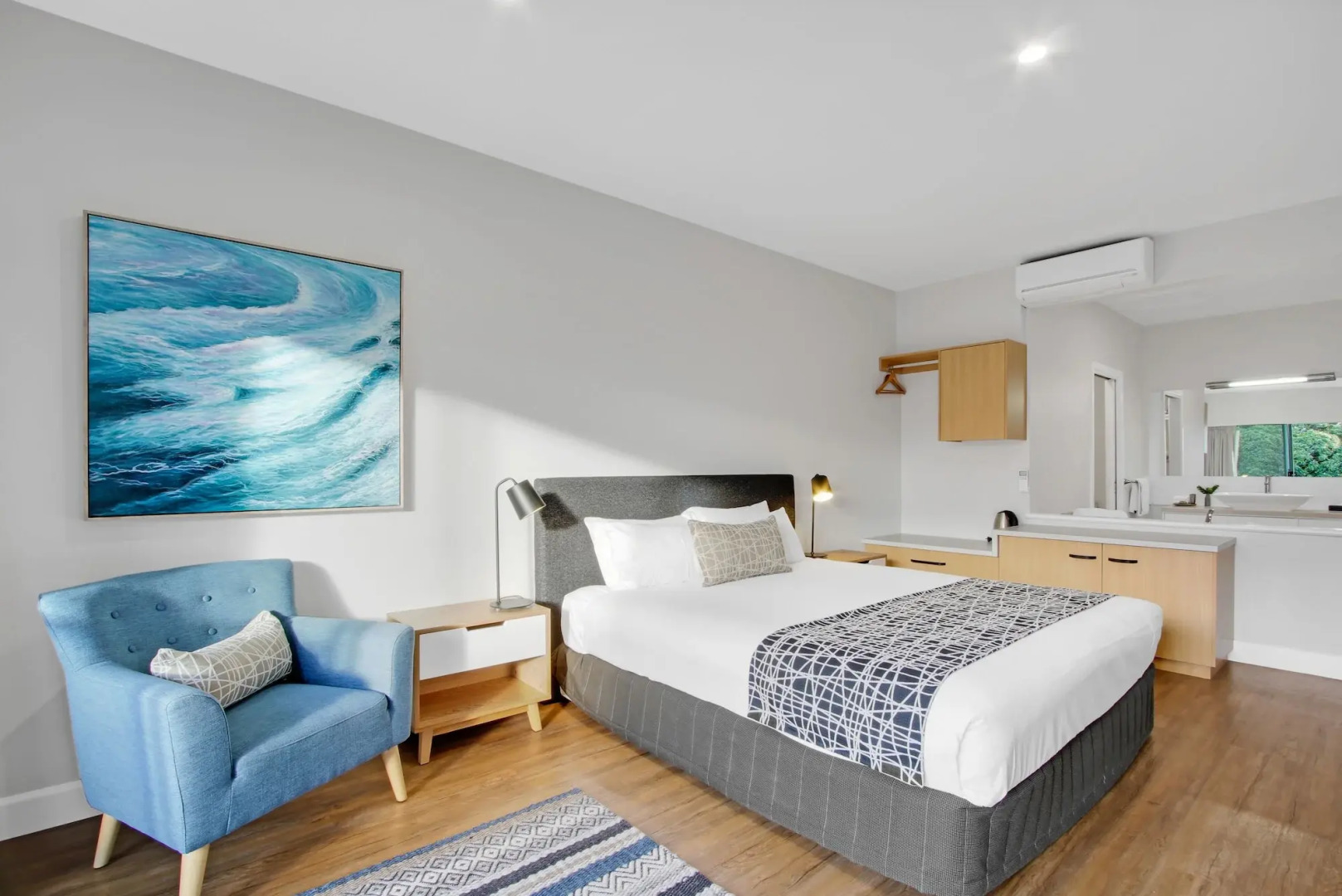 Bellevue on the Lakes