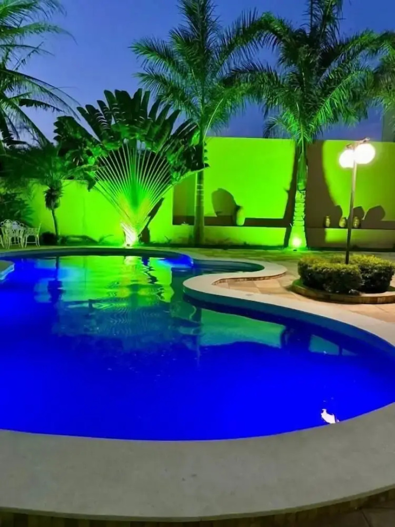 Casa com Piscina - Quartos Privativos