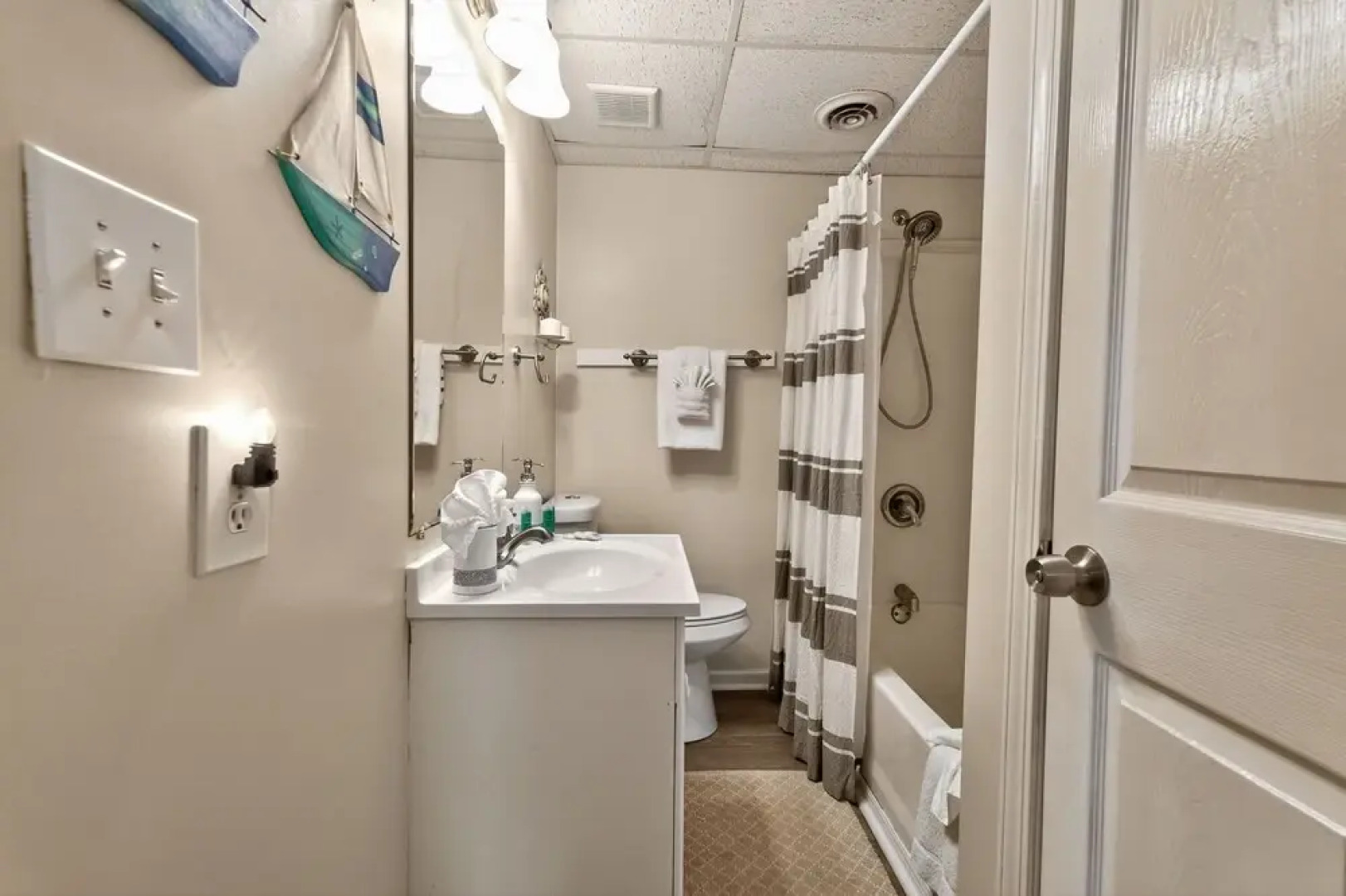 Coastal Retreat Steps From Private Beach 2 Bedroom Apts