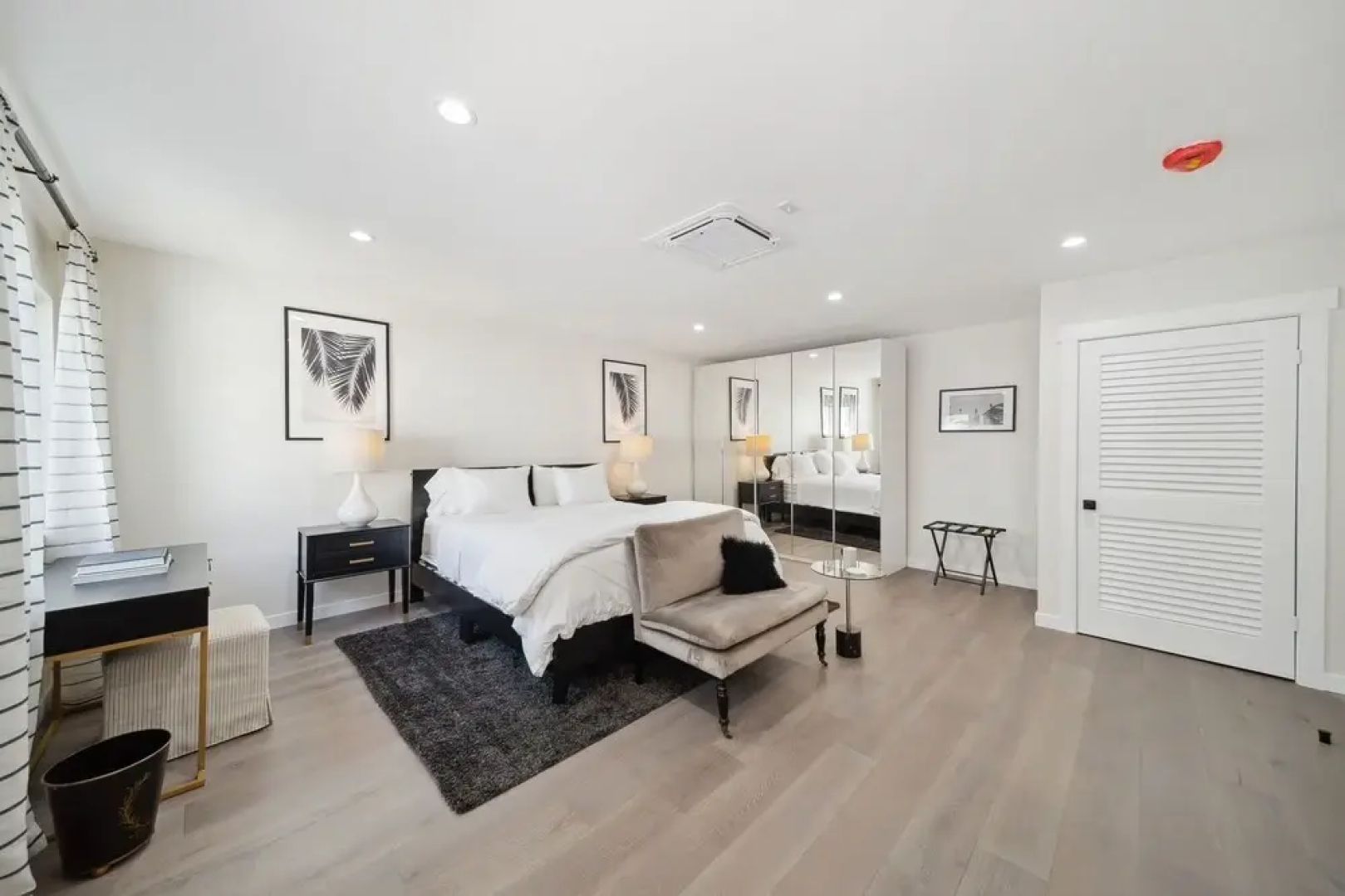 Chic Executive - Historic Floral Park Guest House 1 Bedroom Bungalow by Redawning