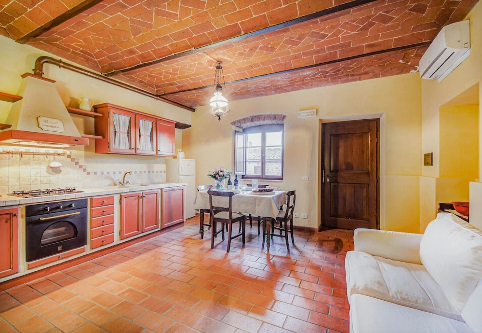 Botticelli With Whirlpool Sauna and Pool