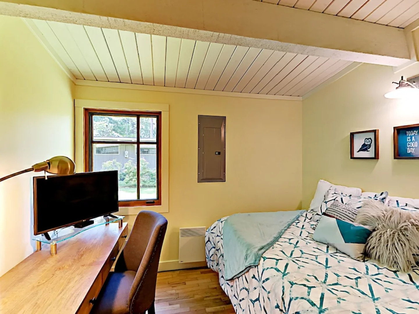 Fletcher 5551 - 3 Br home by RedAwning