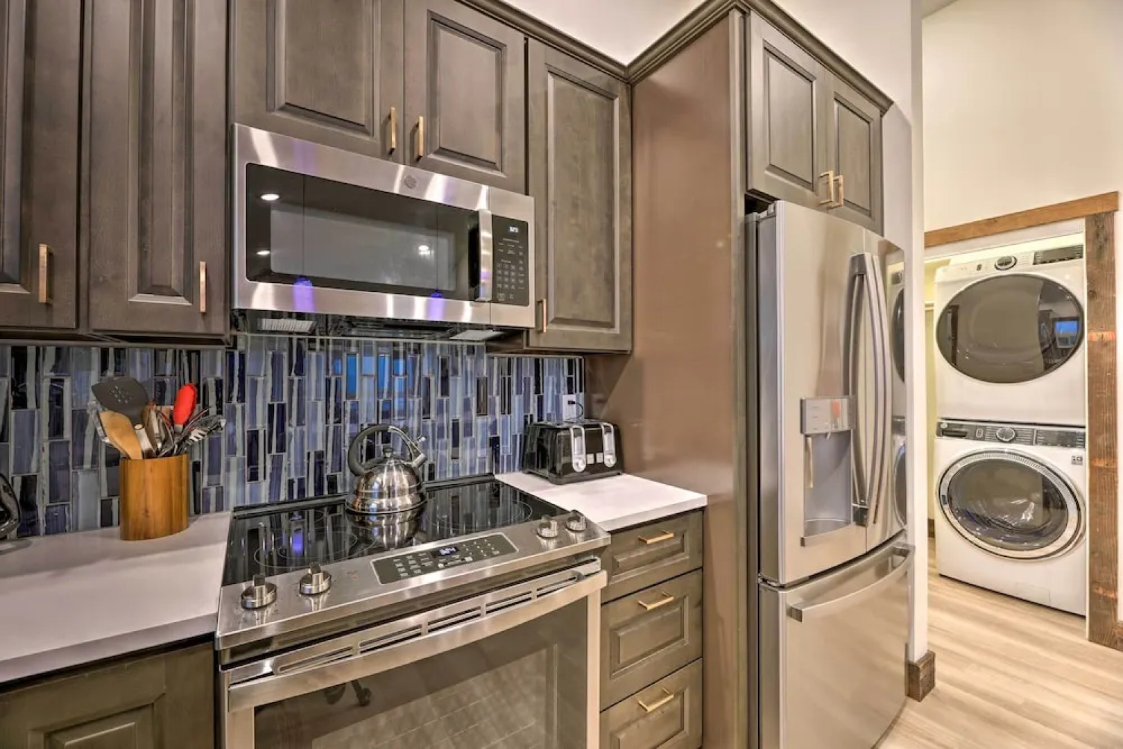 Sanderling Sea Cottages, Unit 5 w/ Ocean Views!