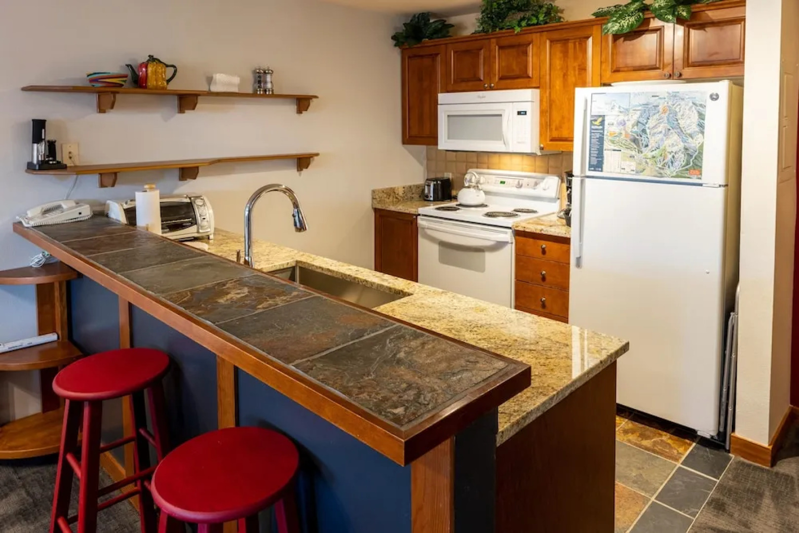 3402 - One Bedroom + Den Deluxe Powderhorn Lodge 1 Condo by RedAwning