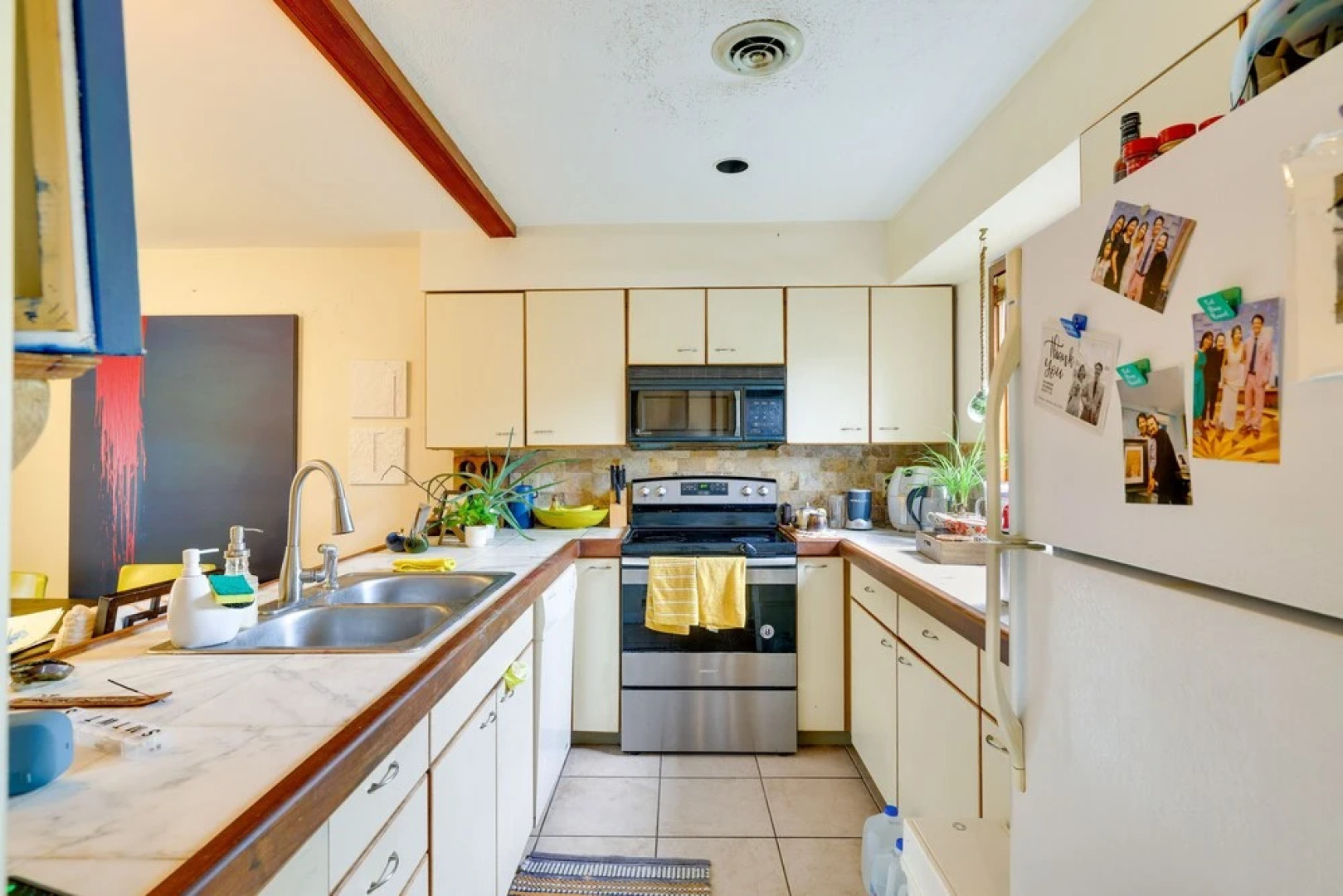 Colorful East Stroudsburg Townhome - Pets Welcome!