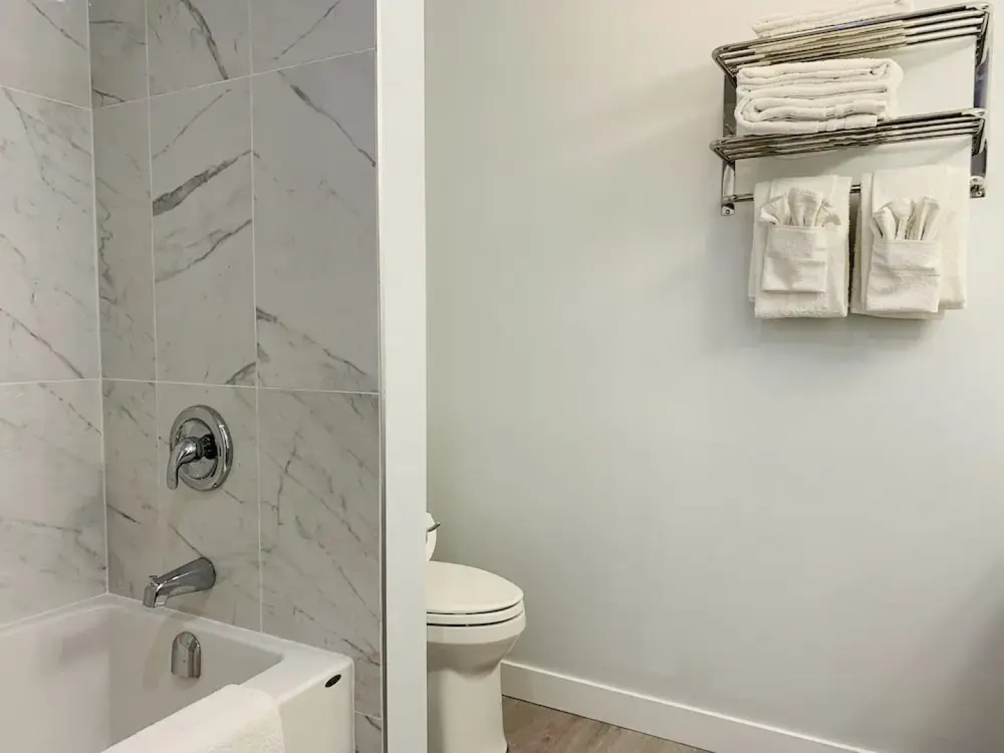 A Lovely Studio with Full Kitchen & AC