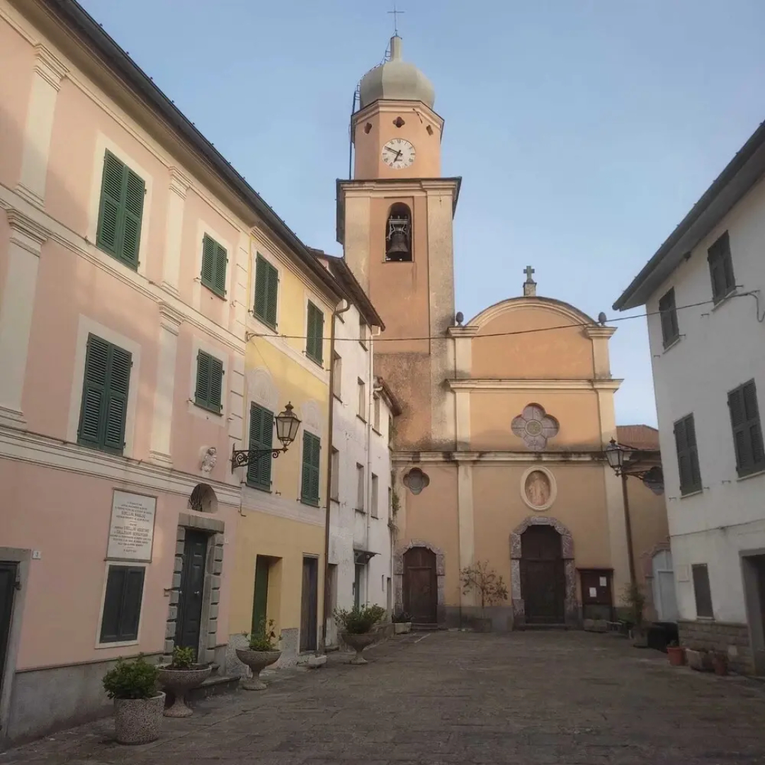 Between the 5 Terre and the Val di Vara, a Small House in the Village