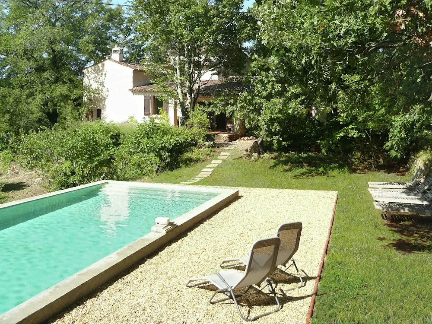 Beautiful holiday villa with privat pool surrounded by vineyard in Entrecasteaux