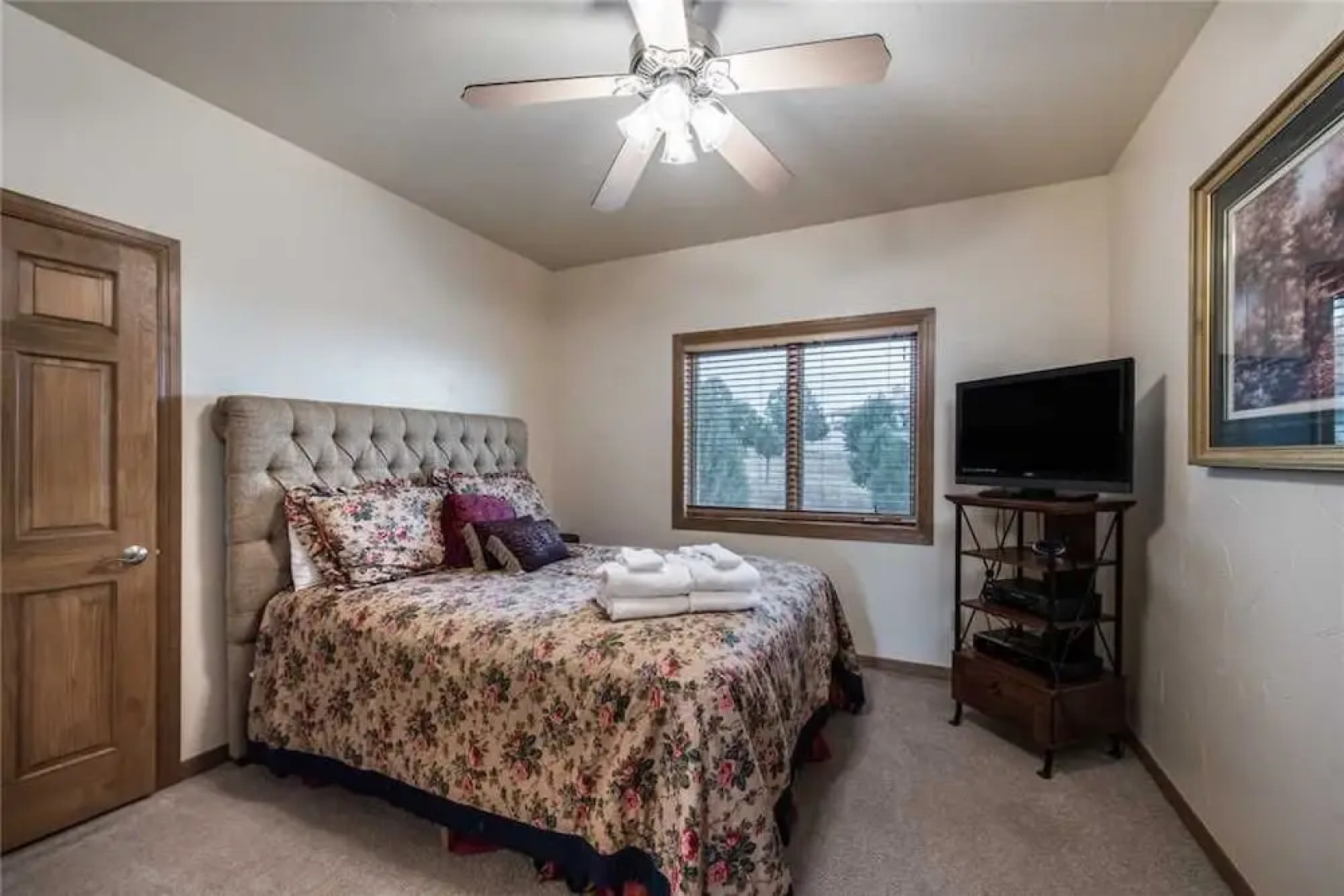 Mountain Views - Three Bedroom Cabin with Hot Tub