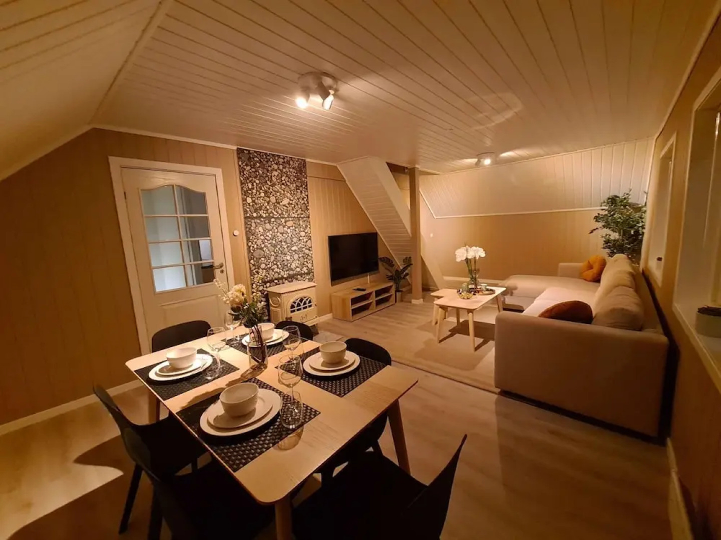 Lovely 3-bedroom Apartment Near City Center