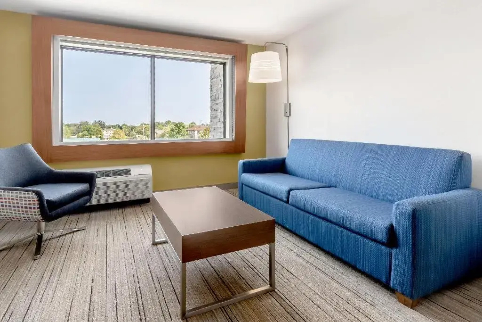Holiday Inn Express & Suites Milwaukee West Allis