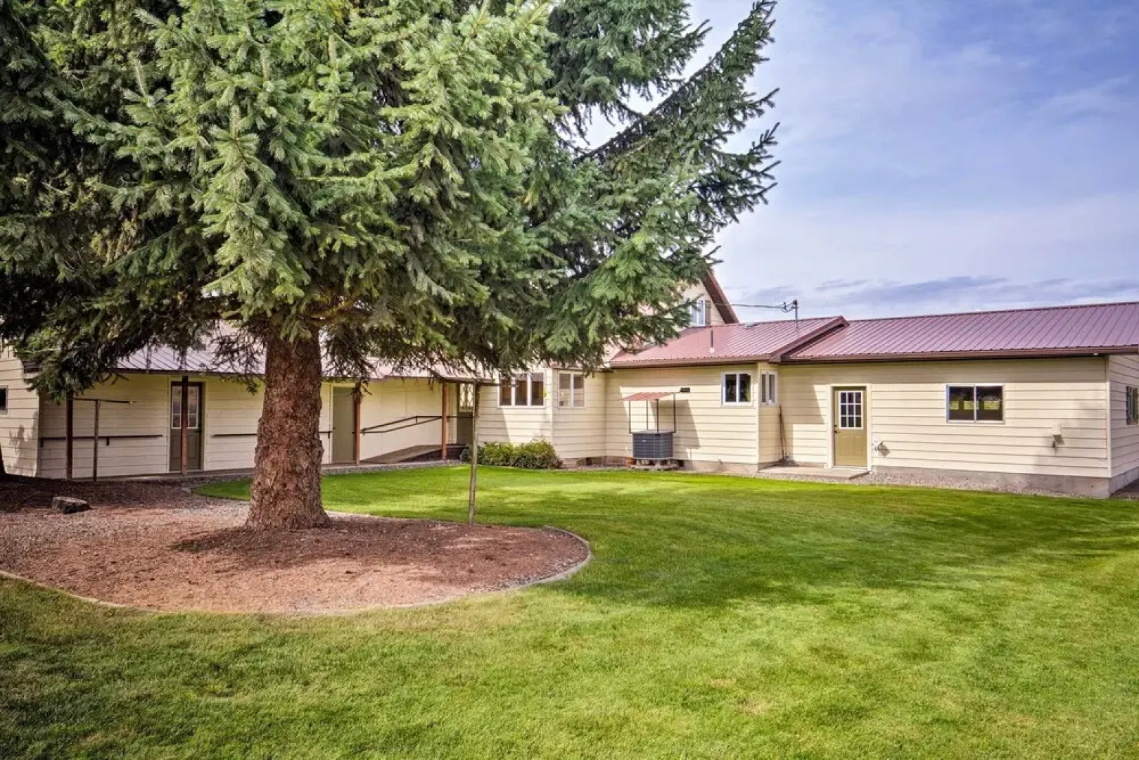 Farmhouse in Country Setting Near Gravity Hill