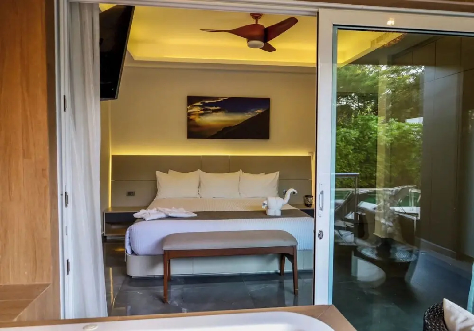 Luxurious Apartments With BBQ Pool Garden Jungle View